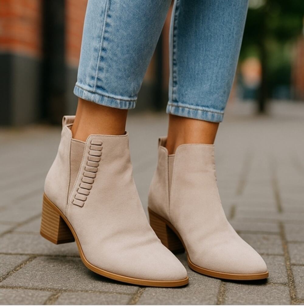 Maurice’s Ankle Booties Women’s Size 9.5 Suede Gray Heels Boots Laced Trim Taupe